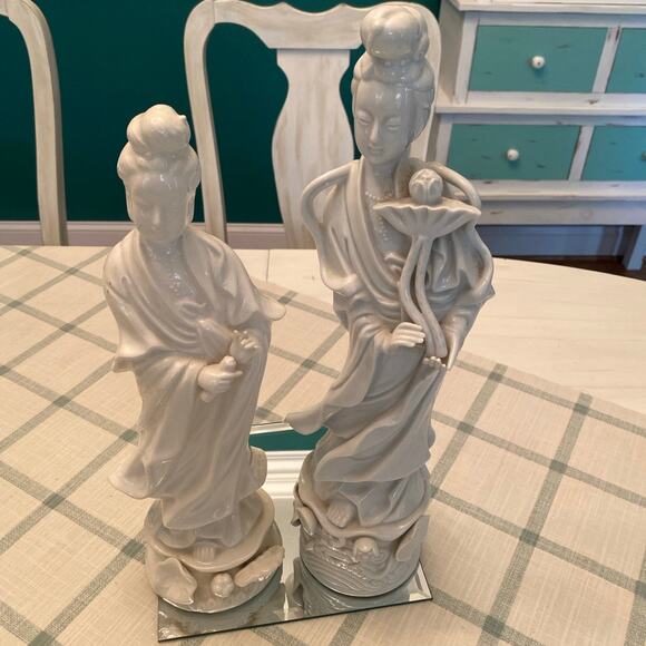 Set of Porcelain Figurines - Picture 3 of 7